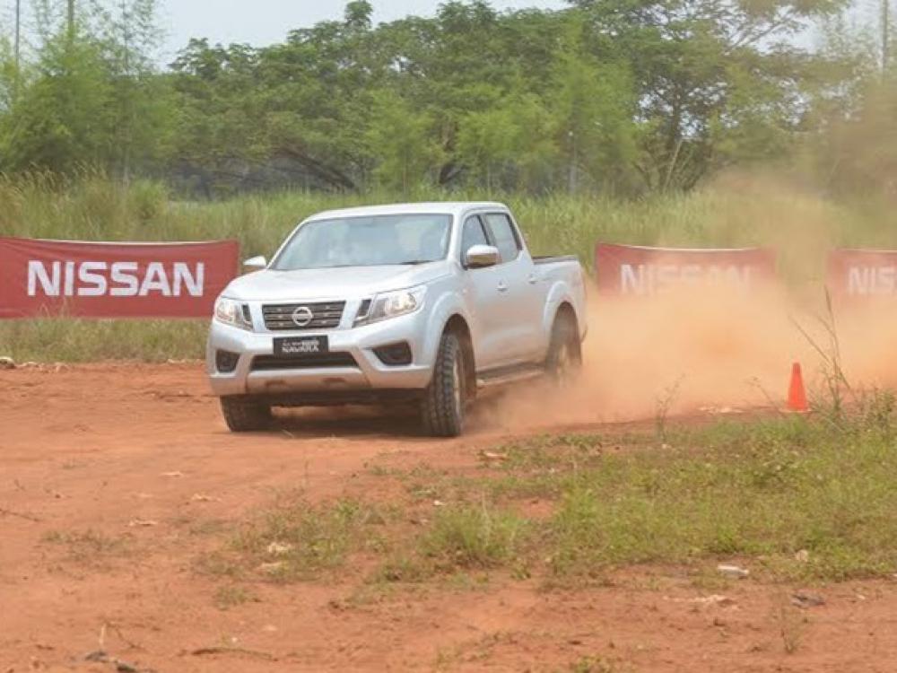 serena cover nissan mobil Bulan Nissan All Depan  New  Dirilis Navara 2016 akan Mobil123.com