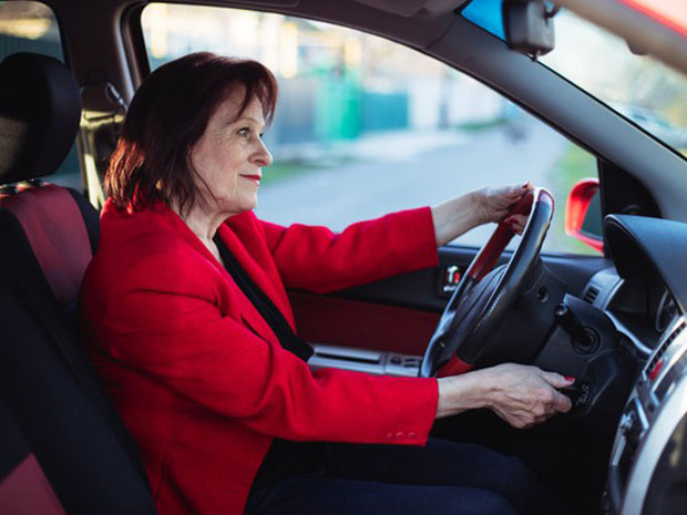 perilaku mengemudi bisa menjadi indikasi gejala demensia
