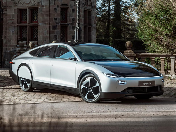 Lightyear One, mobil listrik tenaga surya dengan ban Bridgestone