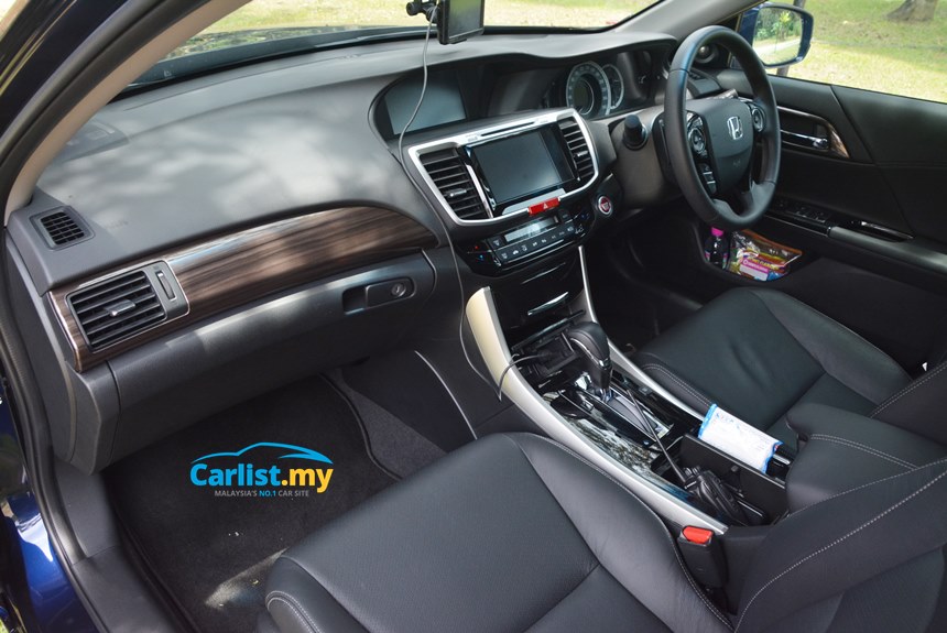 Review 2016 Honda Accord Facelift Refining A Proven Winner As Usual Honda S Interior Packaging And Ergonomics Are Spot On The Abovementioned Dual Screen Centre Console May Sound Confusing But Proved Remarkably