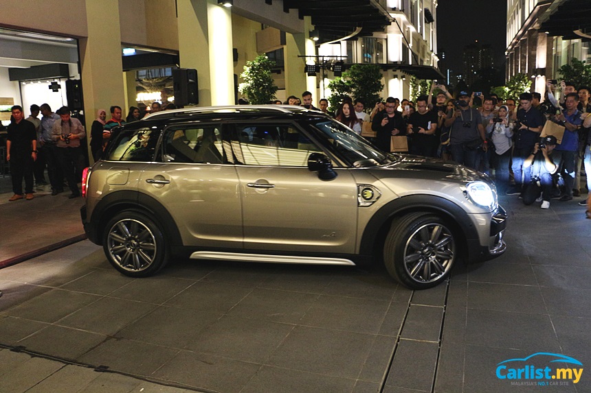 2018 Mini Countryman Plug In Hybrid Launched Priced From Rm255 888 Visually The Mini Countryman Plug In Hybrid Can Be Diffeiated Thanks To Its Model Specific E Emblems On Fenders And Tailgate Plus Yellow S