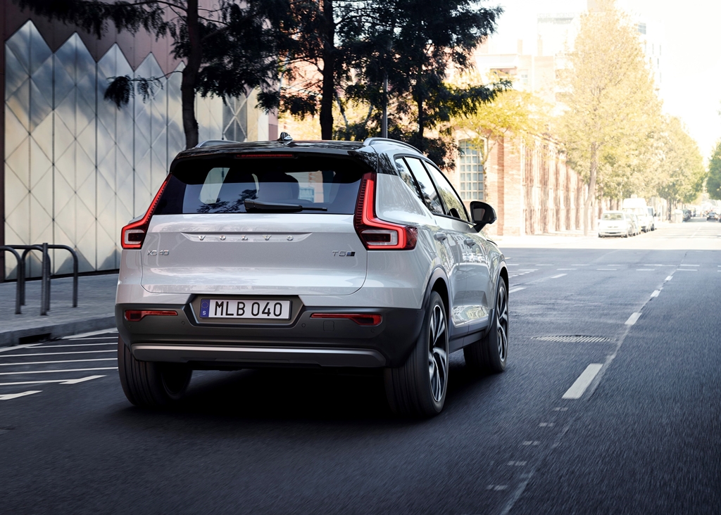 Volvo Xc40 To Receive New Plug In Hybrid Trains Auto News Over The Weekend Volvo Announced That Available Trains For Xc40 Will Be Supplemented With Two New Plug In Hybrid First Being