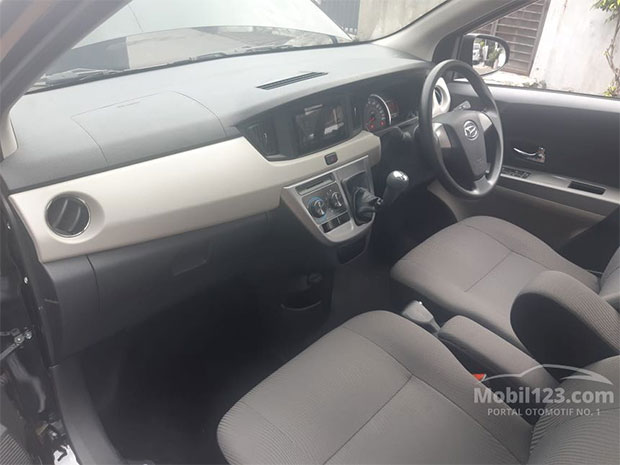 daihatsu sigra 1.2 R manual bekas 2020