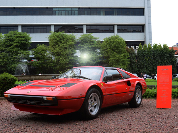 Ferrari \u0027Merahkan\u0027 Gedung Arsip Nasional , Berita Otomotif