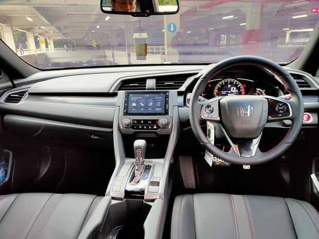 Test Drive Honda Civic Hatchback RS: Ketampanan Setengah Miliar 