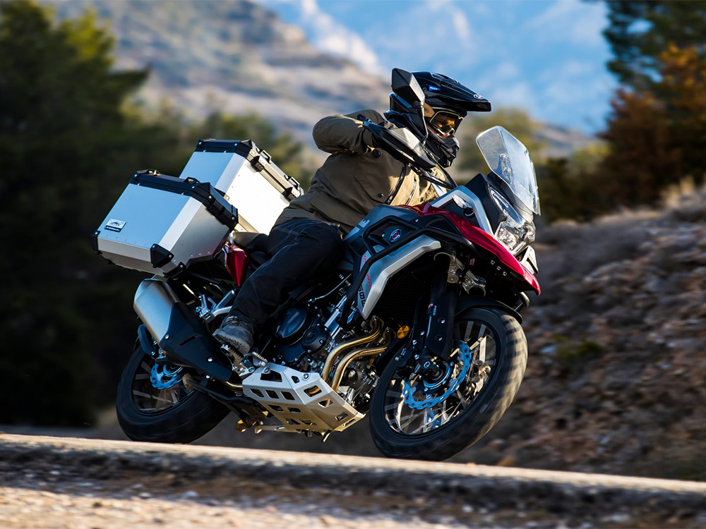 Motor Petualang ini Mirip Banget BMW GS 