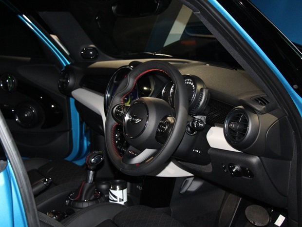 bedah keunggulan new mini 5 pintu mobil baru mobil123 bedah keunggulan new mini 5 pintu mobil baru mobil123
