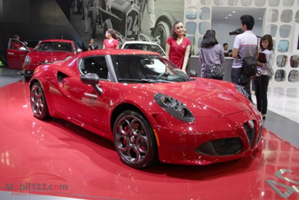 Alfa Romeo 4C >> Alfa Romeo 4c Tawarkan Keseksian Ala Italia Mobil Baru Alfa Romeo 4C >> Alfa Romeo 4c Tawarkan Keseksian Ala Italia Mobil Baru