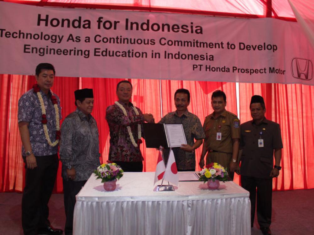 SMKN 2 Tangerang Dapat Bantuan dari Honda - Berita 