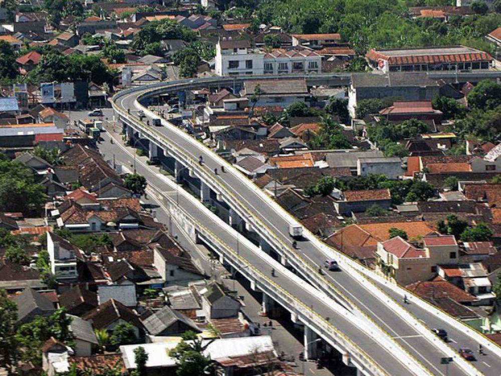 Polisi Himbau Warga Tidak Hentikan Mobil di Jalan Layang 