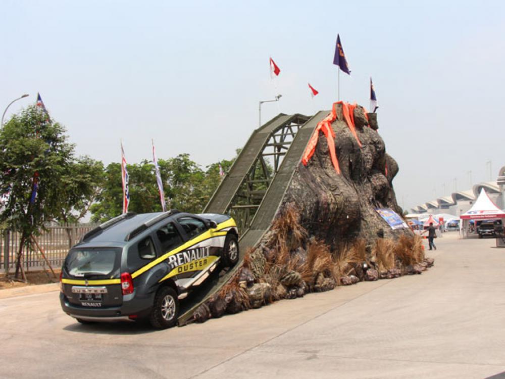 Arena Uji Coba 4X4 Tertinggi di Indonesia  Berita 