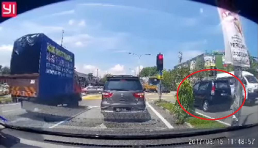 Another One – Perodua Myvi Driving Against Traffic - Auto 