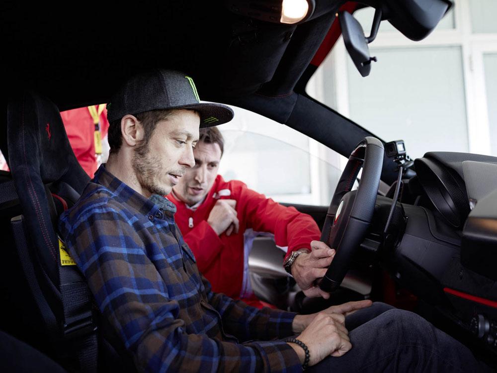 Valentino Rossi Jajal Ferrari 488 Pista - Berita Otomotif | Mobil123