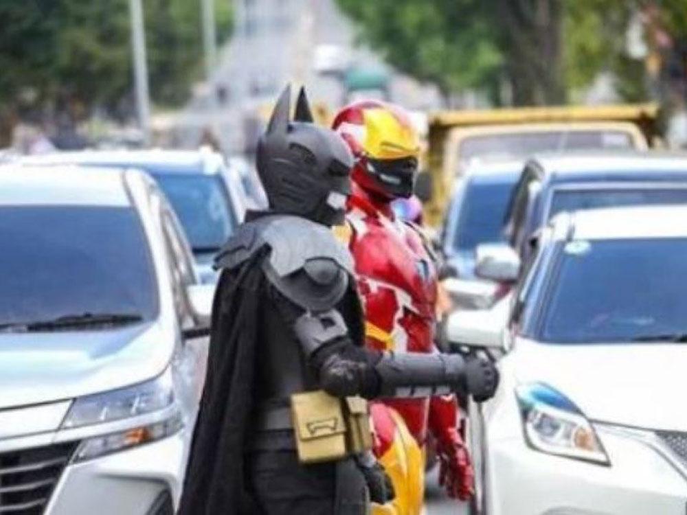 Saat Iron Man Dan Batman Ikut Ingatkan Protokol Covid 19 Ke Pengguna Jalan Berita Otomotif Mobil123 Com