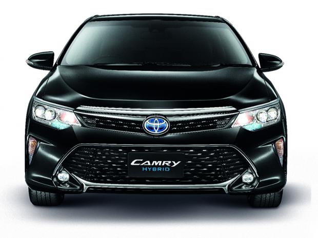 Toyota เปิดตัว Camry รุ่นปรับโฉมใหม่ เพิ่มอ็อปชั่นความสะดวก ลดราคารุ่นไฮบริด