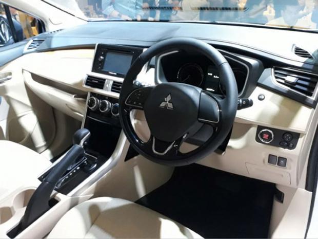 interior small mpv_mitsubishi