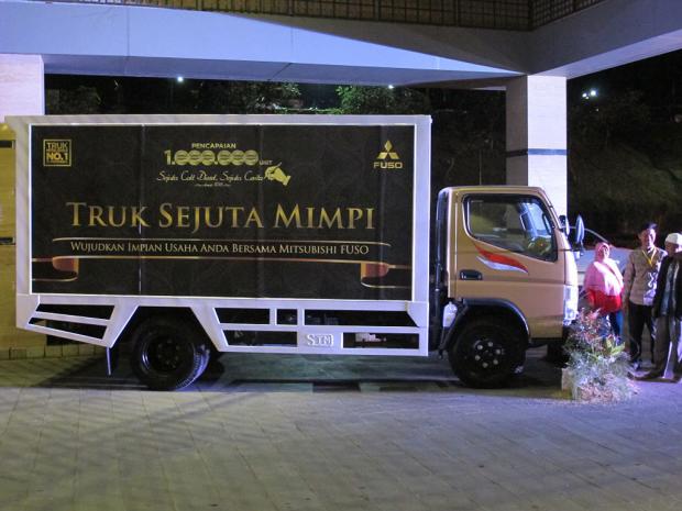 Perayaan Sejuta Colt Diesel Hadir di Kota Bandung