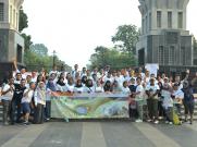 Fuso Kumpulkan Sampah Plastik di Car Free Day