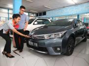 Mengetuk Body Saat Mengecek Mobil Bekas Ternyata Masih Relevan