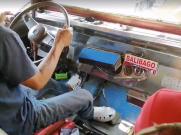Sopir Angkot ini Punya Skill Tingkat Dewa Saat Operasikan Transmisi Manual