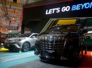 Toyota Show of Force Mobil Hybrid di Telkomsel IIMS 2019