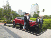 Toyota C-HR Hybrid Lebih Irit BBM 62 Persen daripada Versi Mesin Bensinnya