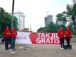 Pengendara Jakarta Nikmati Ribuan Takjil Gratis dari Mobil123