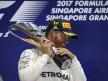 Duo Ferrari dan Red Bull Tabrakan, Hamilton Menang di F1 Singapura