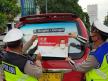 Angkot, Taksi dan Truk di Jakarta Ditempeli Stiker Jokowi Pakai Masker