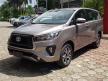 Belum Diluncurkan, Toyota Innova Facelift 2020 Diparkir Sembarangan di Depan Dealer